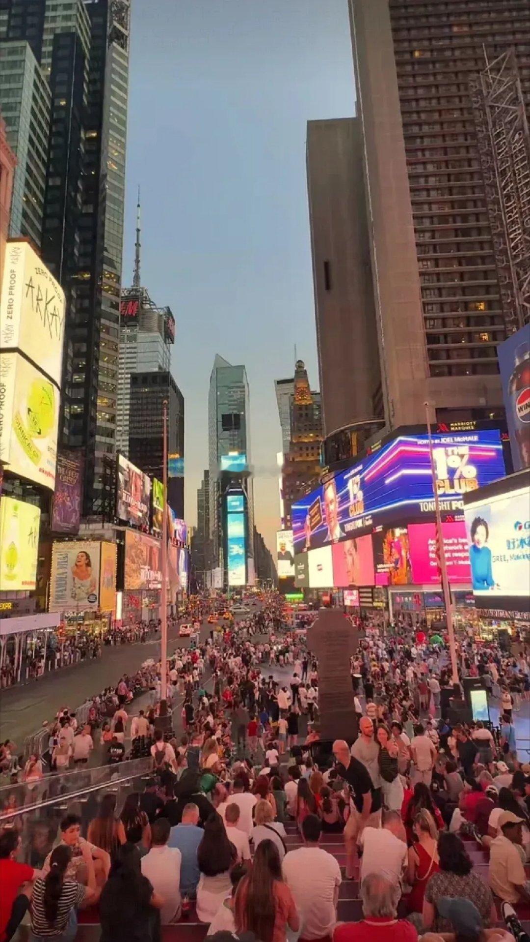 曾被称为“世界的十字路口”的美国曼哈顿时代广场，如今看来，已难以让人产生新鲜感。