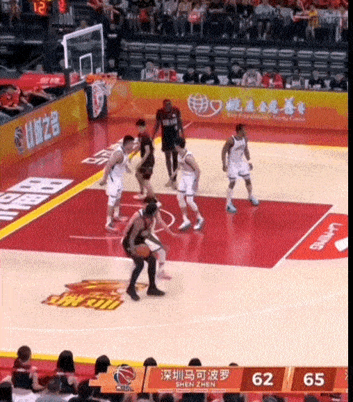 丁佳宁没错！孙铭徽这个顶脚的动作确实坏！太坏了！
为了获得一个球权，为了获得比赛