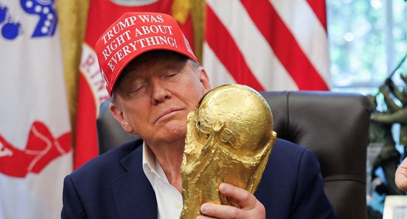 世界杯大v观赛团 【‘身为美国人我会感到羞耻’：唐纳德·特朗普因世界杯干预举动引