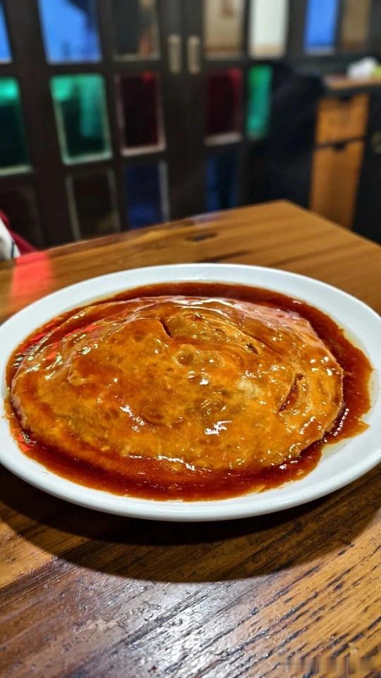 要说清晨碳水氛围感天花板，还得是天津整座城市的烟火气，从一早的早点摊彻底拉开序幕