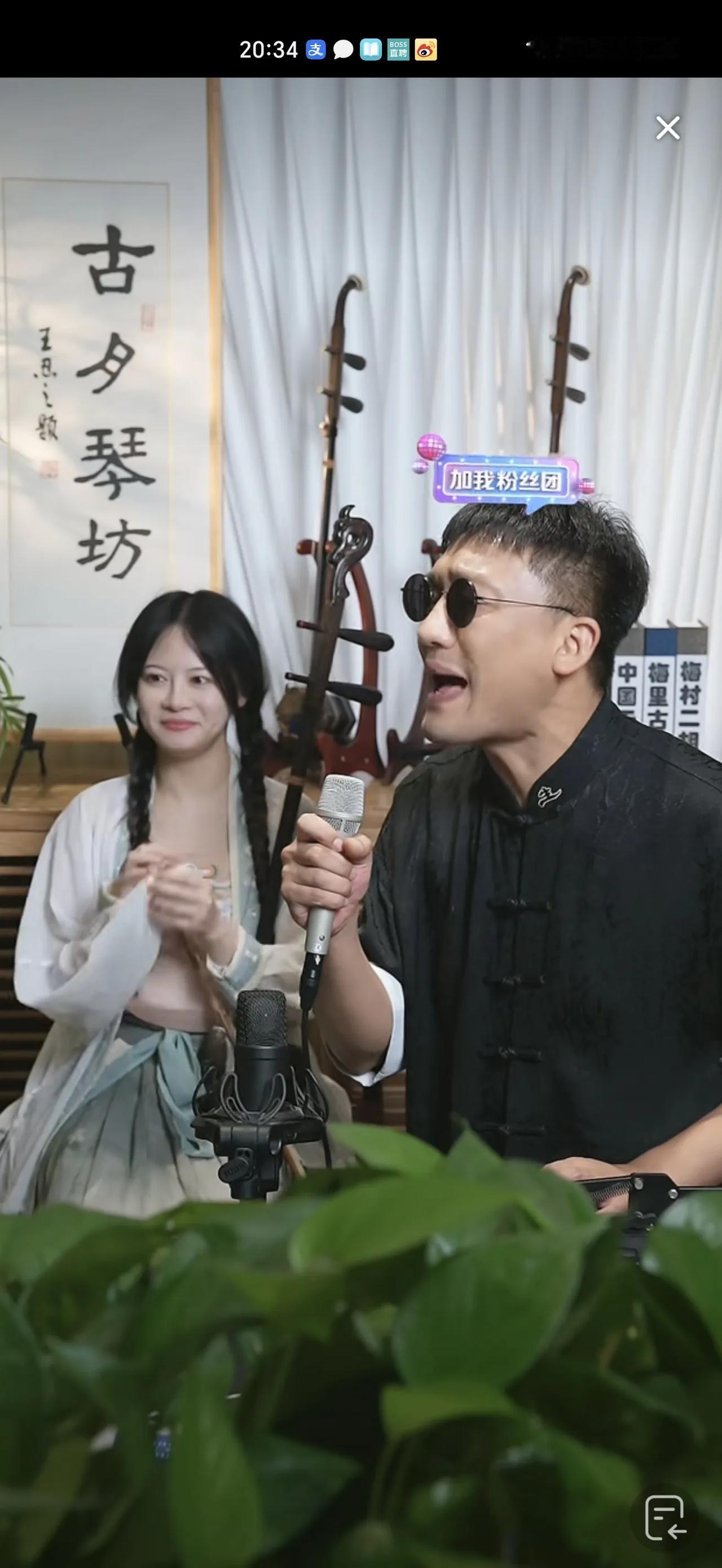 二饼胡拉和力哥是怎么火起来的？
这段双簧真是绝了，不止二胡拉的出神入化，两个人配