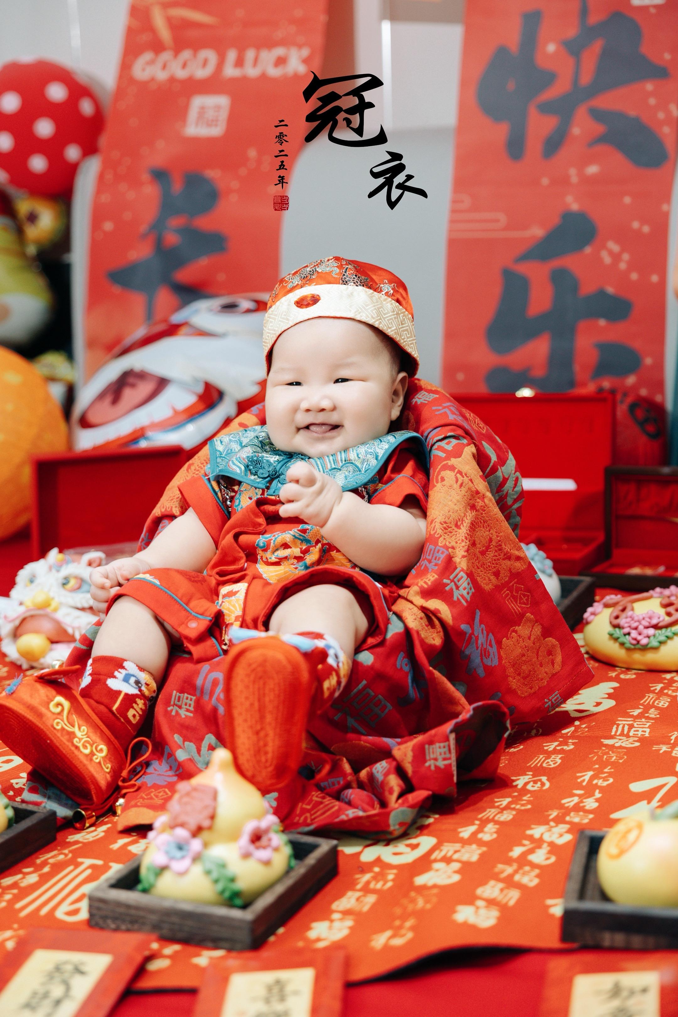 威威宝贝百岁快乐🎊 爸爸妈妈陪你健康快乐的成长🥰