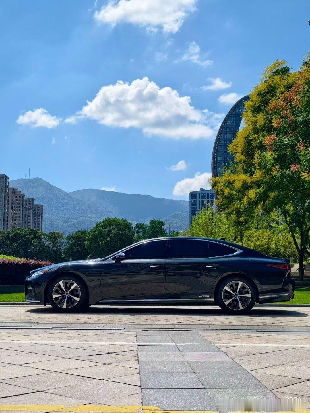 2023年上牌  雷克萨斯LS500h 一手车原版原漆 实表11万公里  刚过磨