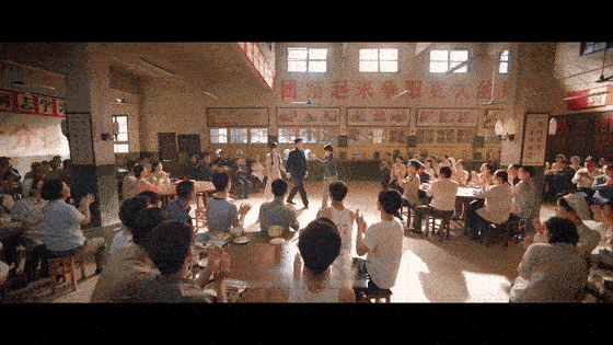 陈飞宇孙千1分钟抱了5次 好甜的父母爱情！分享喜悦的抱、搂腰抱、紧紧相拥，每一个