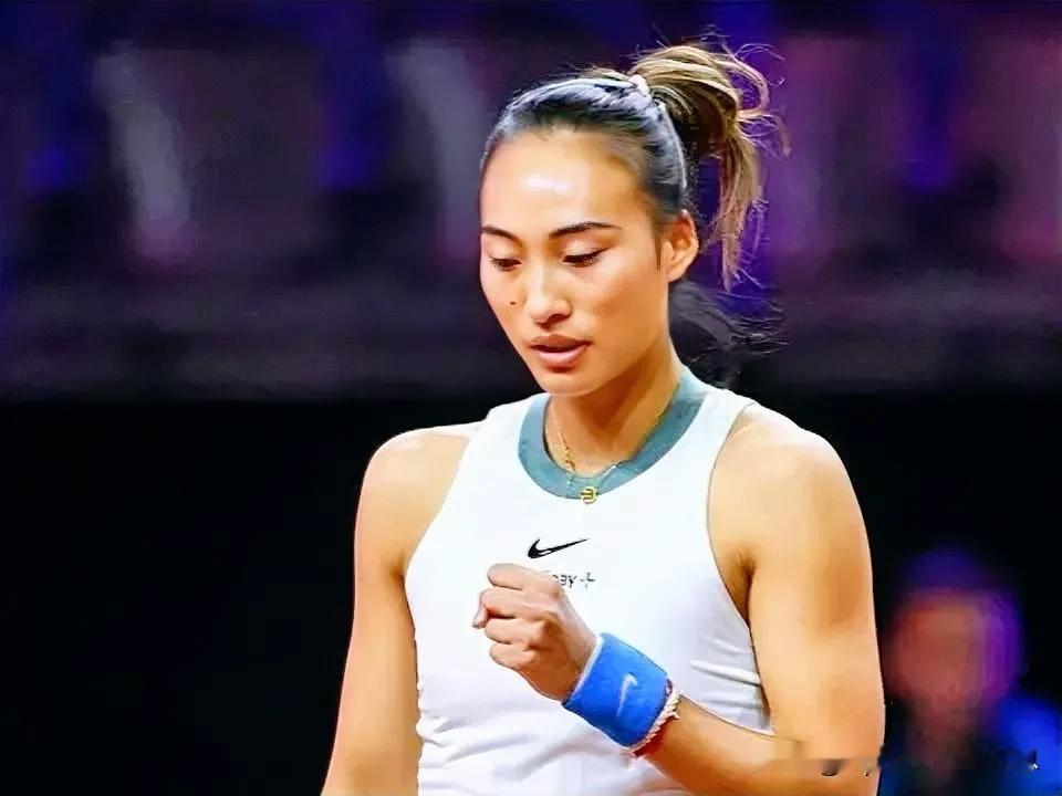 WTA500斯图加特站，郑钦文晋级女单第二轮。
中国选手郑钦文在北京时间4月16