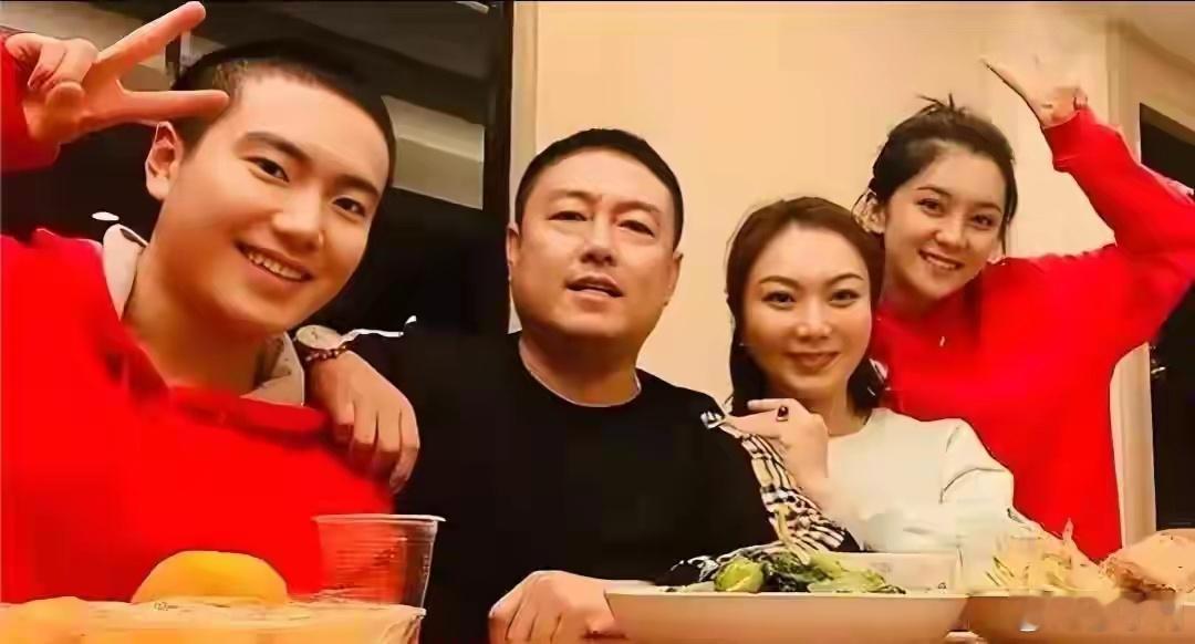 王皓喊梁靖崑梁教授本以为是调侃，没想到他真的是教授，还是北京电影学院七级岗的副教