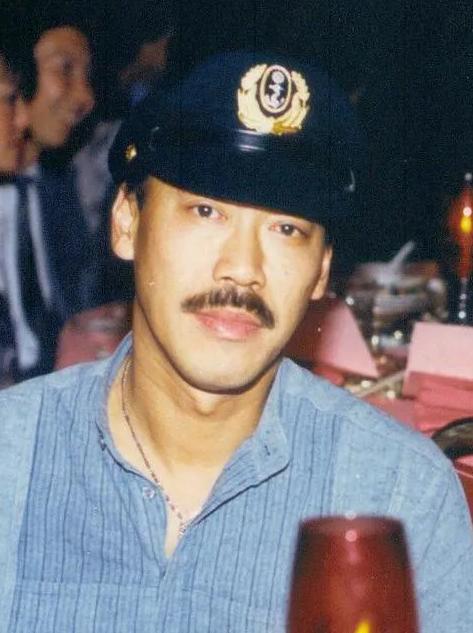 随着冯淬帆的去世，
最破防的人群就是80后90后了。
这些年随着李玟、周海媚、大