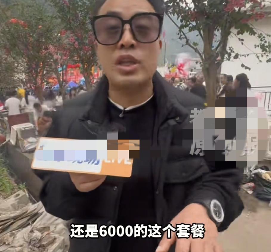 太心酸了！
给小小徐拍婚纱照的老板透露
小小徐刚开始在他的影楼看过低价位的套餐，
