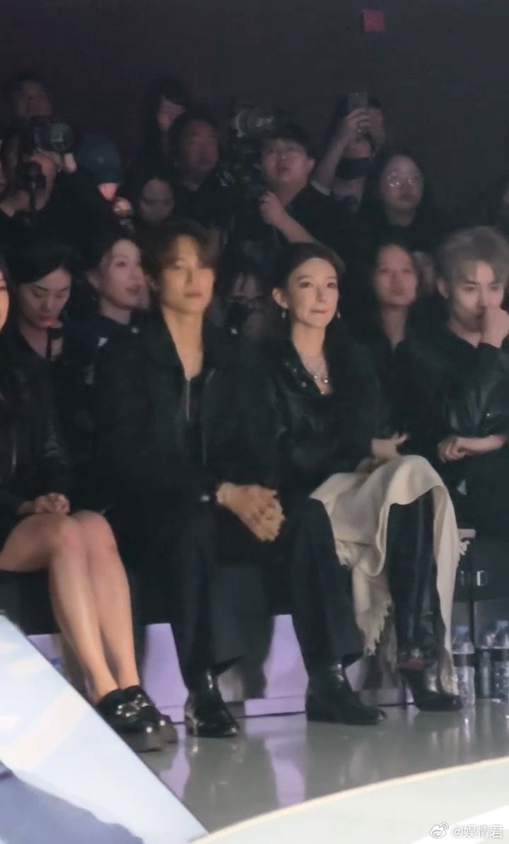 金钟仁程潇同框金钟仁程潇坐一起太好看了！我需要更多高清的金钟仁程潇同框！ 