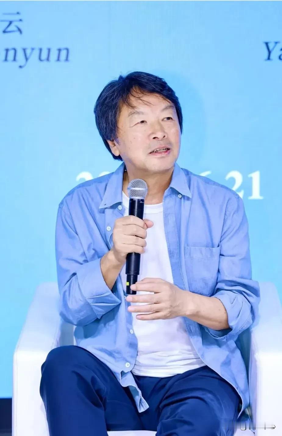 刘震云说：​​​​​“凡是对你有好处的，排队都轮不到你；凡是鼓励你做的，多半是个
