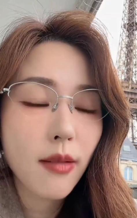 吴佳尼被认识3天的富二代求婚 直言吓懵当场逃离
吴佳尼近期直播自曝一段抓马往事，