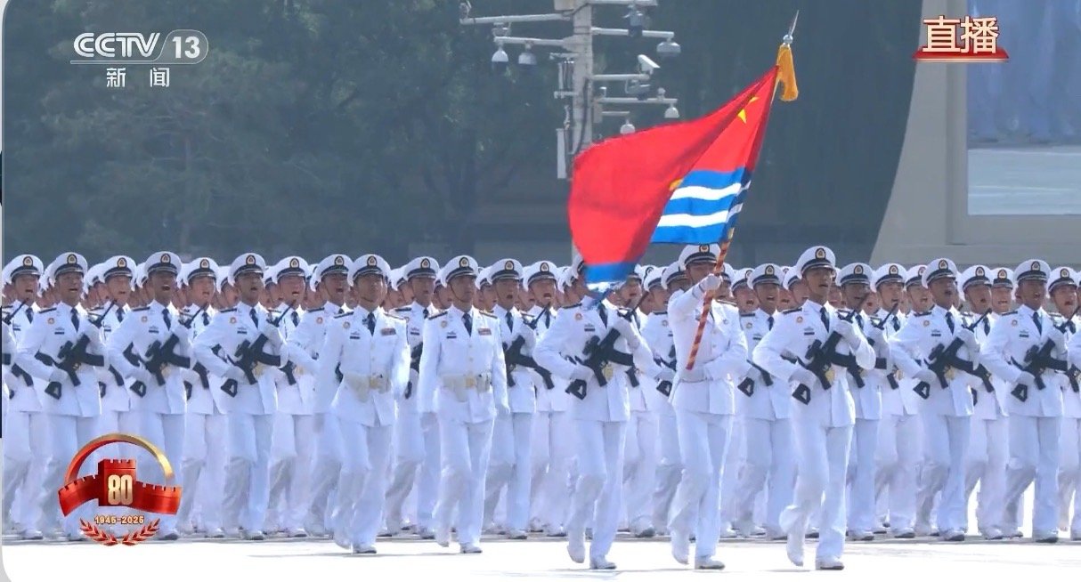 我最喜欢海军这套衣服了 最帅[期待]九三盛大阅兵 ​​​