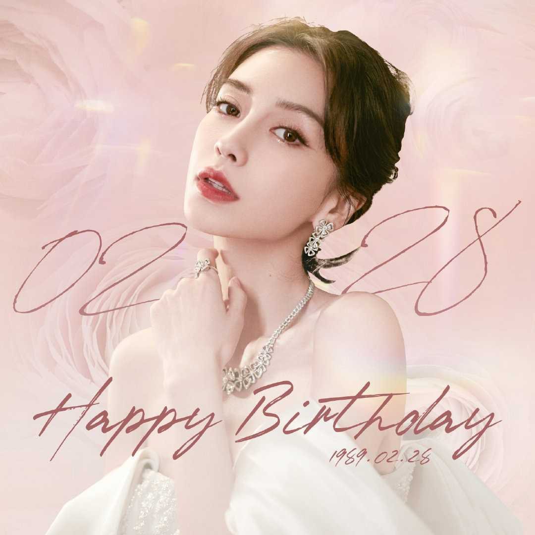 angelababy angelababy 人群自动退成布景，像被风吹散的铅笔画