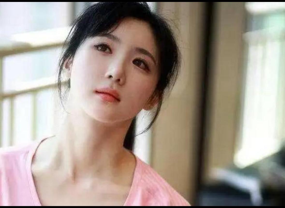 从名校研究生到窑洞疯女人：她被铁链囚禁的13年，比盲山更刺骨

如果没有那场致命