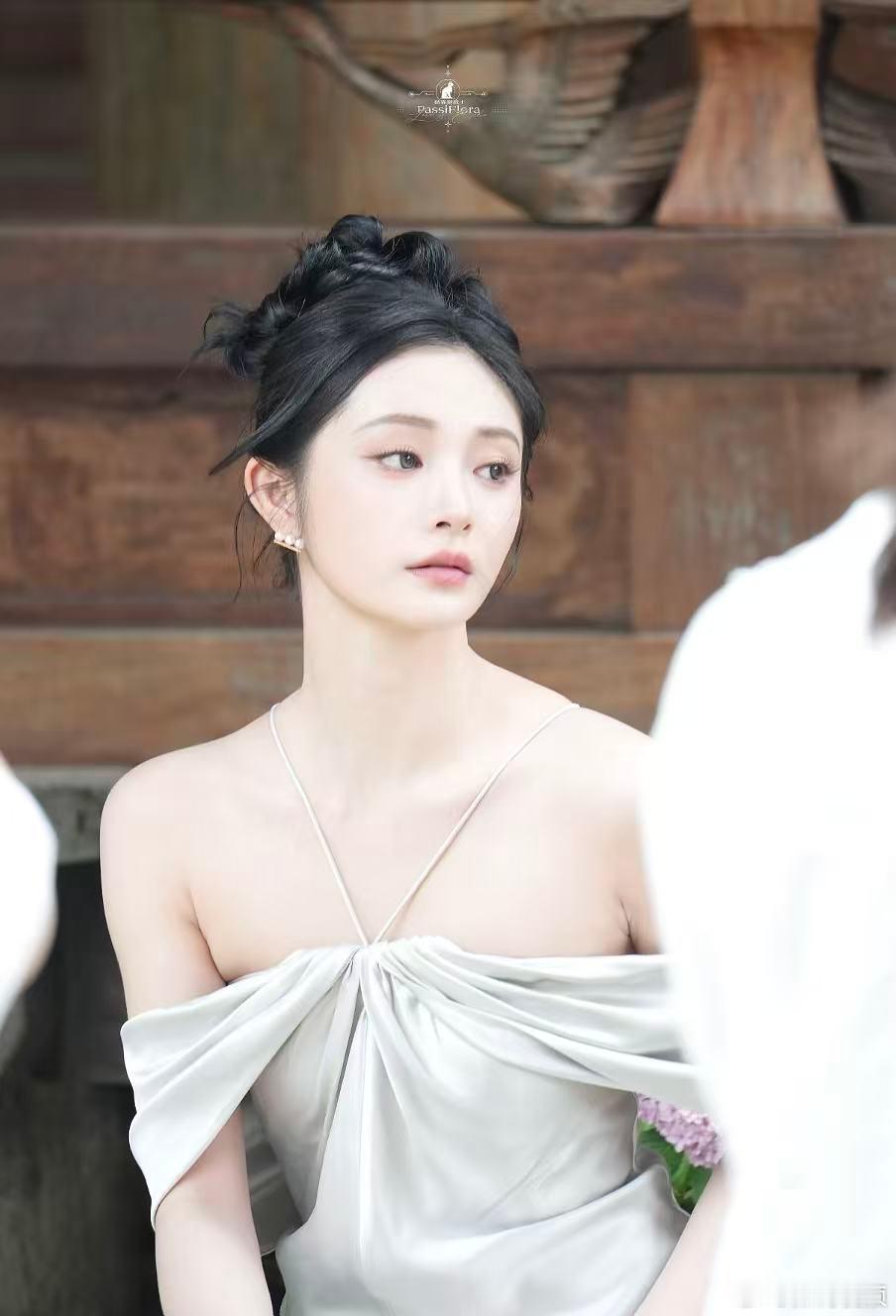 周洁琼白色美瞳周洁琼白色美瞳，完全波斯猫，好美啊周洁琼完全波斯猫