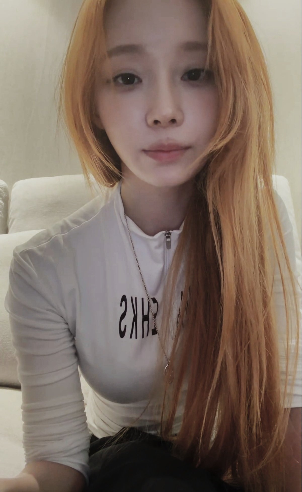 看她眼睛就陷进去了