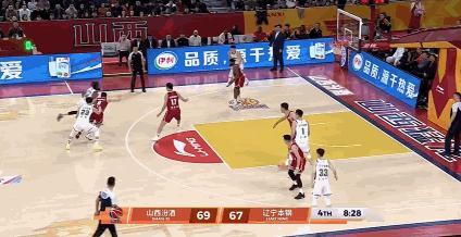 威尔斯太狠了！撤步三分一箭穿心直接反超，这就是外援的大心脏啊！山西男篮vs辽宁男