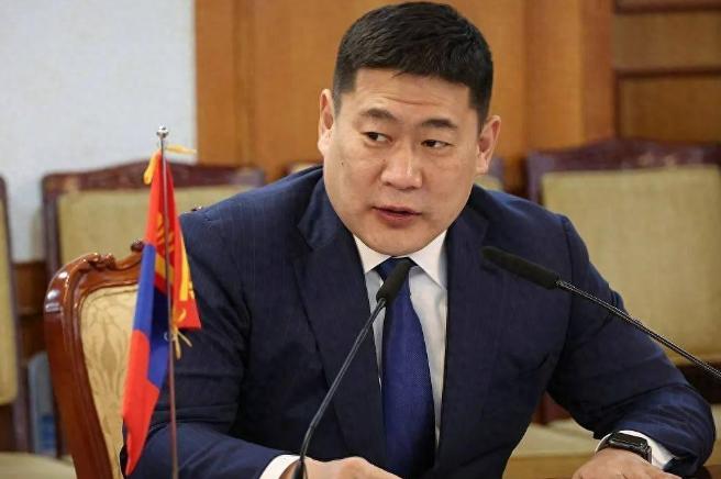 一位蒙古国网友在网上发出了这样一句话：“当初蒙古为何要脱离中国独立出来？独立的意