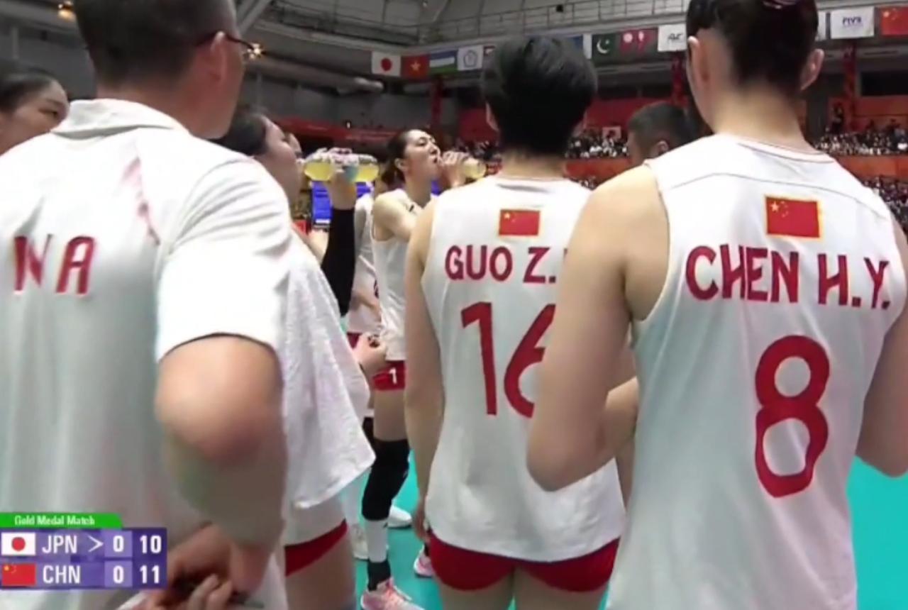 中国女排亚运会对战日本稳了，不是一上来就把日本打的满地找牙，而是赵勇今天首发阵容