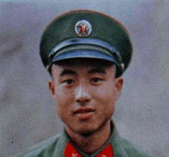 1987年，侦察参谋傅平山牺牲后，其遗体被越军浇在水泥基座中，部队首长指示：花1