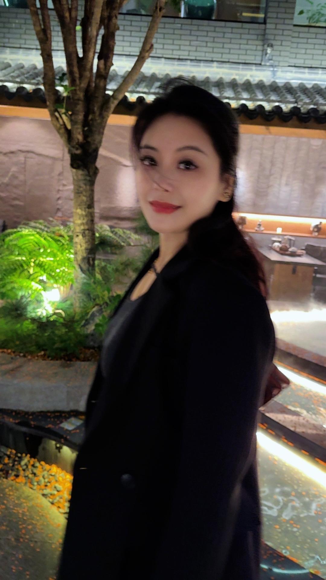 一生很短， 不过晨暮与春秋。 一生何求， 唯有健康和自由