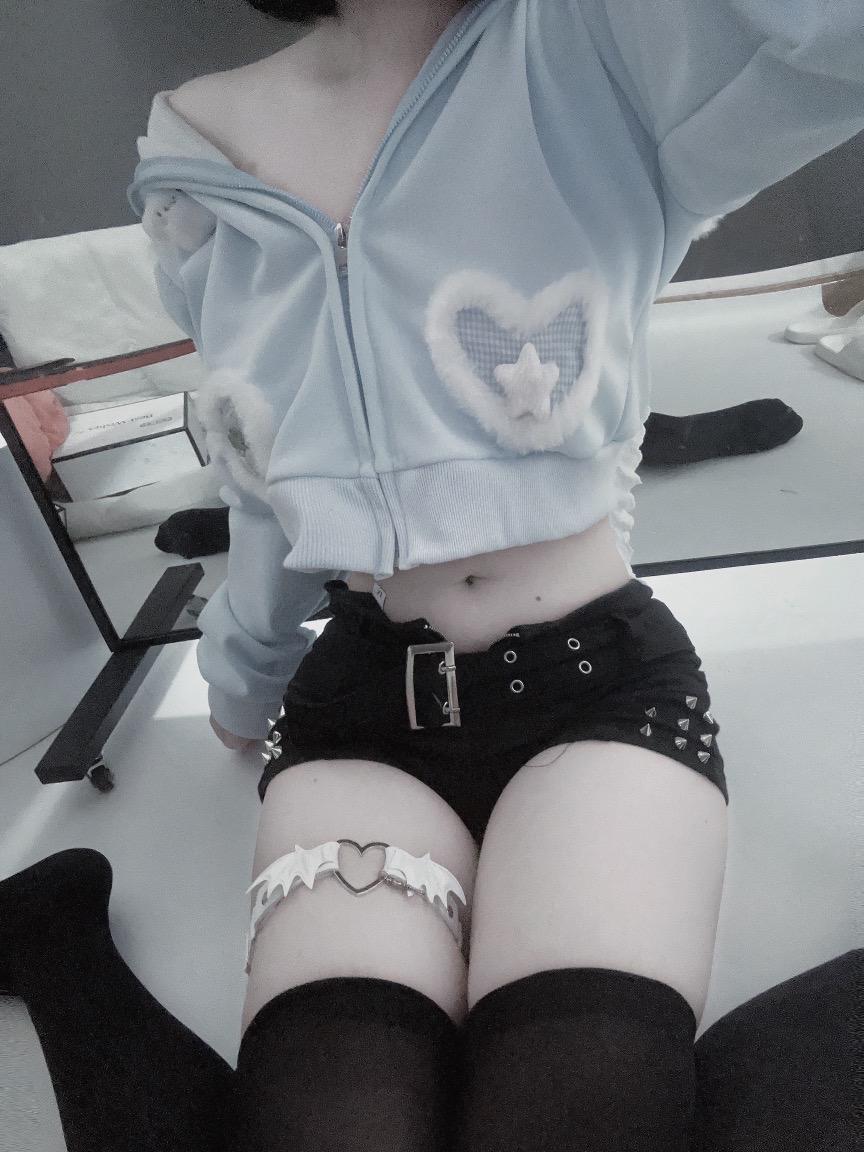 痛苦的人总被困在回忆里。