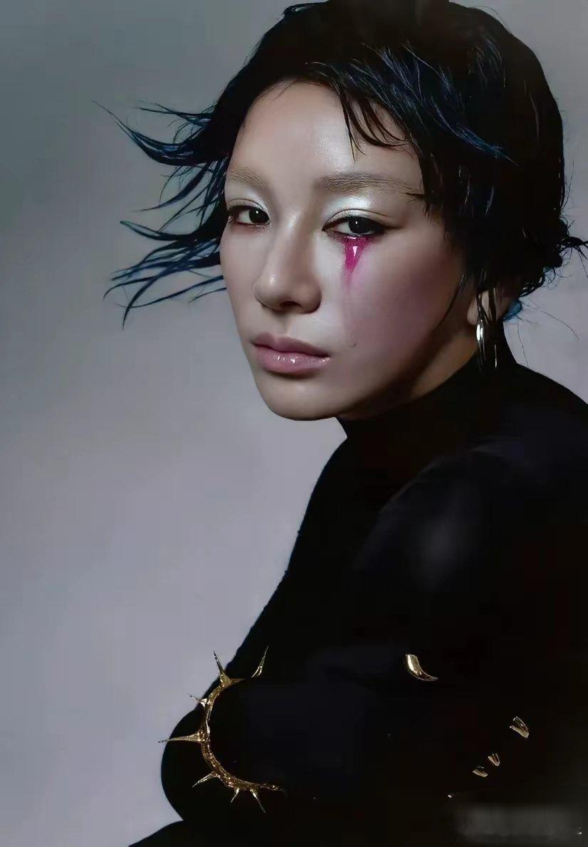 这是黄奕？我竟认不出，这算什么时尚？ ​​​