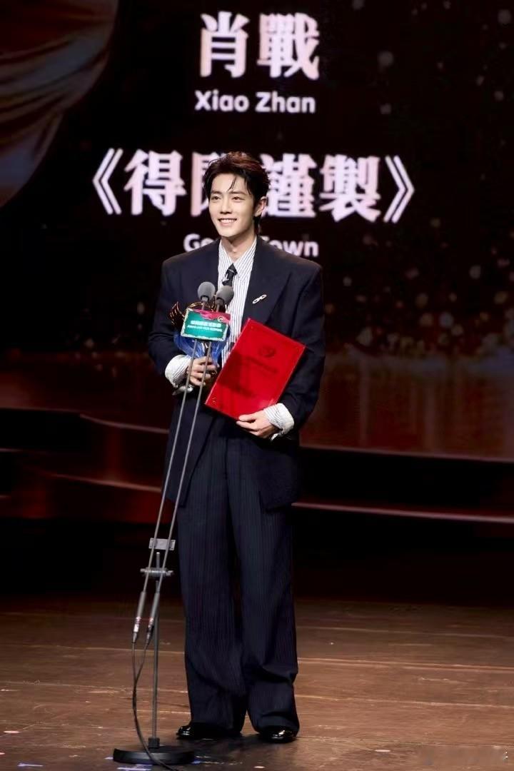 日常见肖战  6月30日，肖战主演的三集故事片《莫得闲》在“剧好看”大屏专区首发