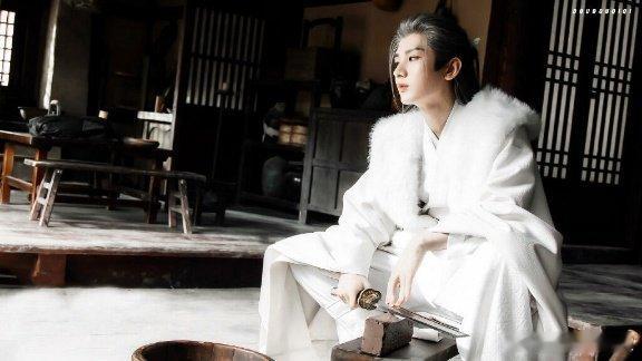 长安二十四计谢淮安比观众先疯他笑一下我心头就一紧，成毅演得太带感了 