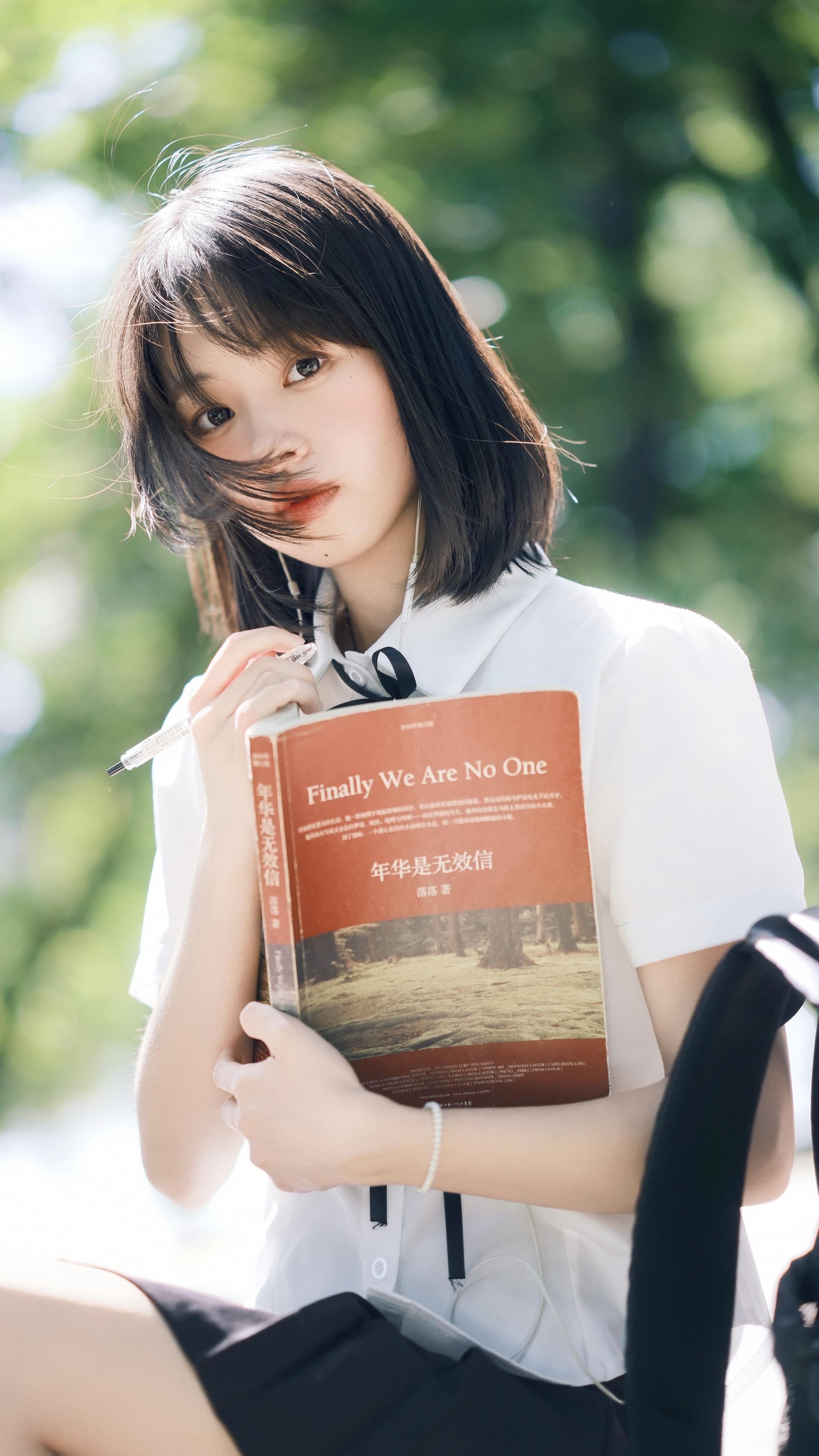 “她站在那里，就是我全部的青春”🌟富士机内参数 滤镜：NC 白平衡...