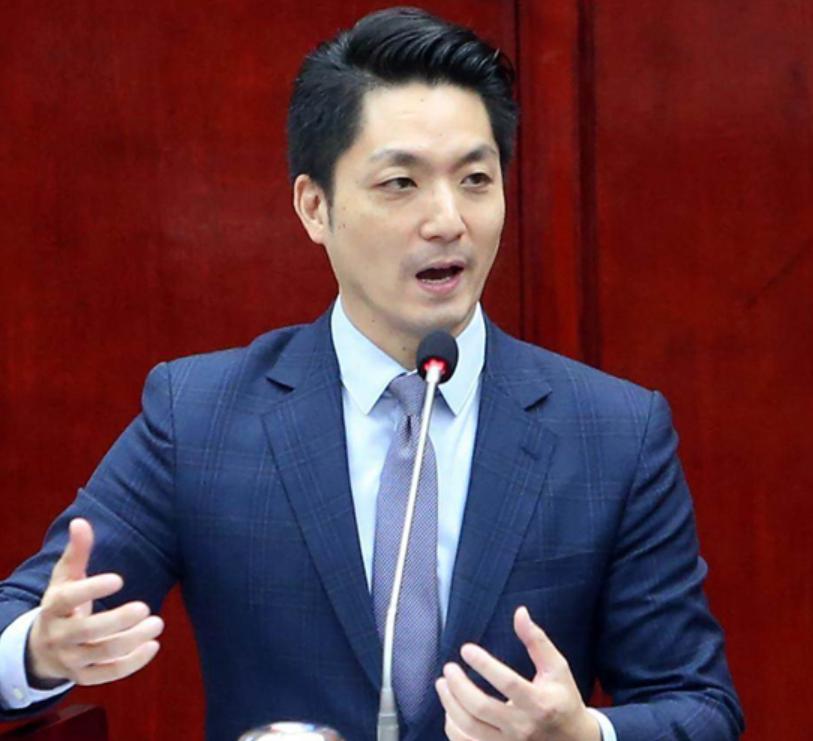 解放军围台军演　蒋万安叫嚣：予以严厉谴责，针对解放军29日展开围台演习，台北市长