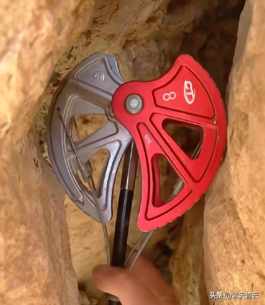 攀岩塞实际使用中操作便捷，
上手快，能随路线灵活布设，
不损伤岩壁，用完可完整回