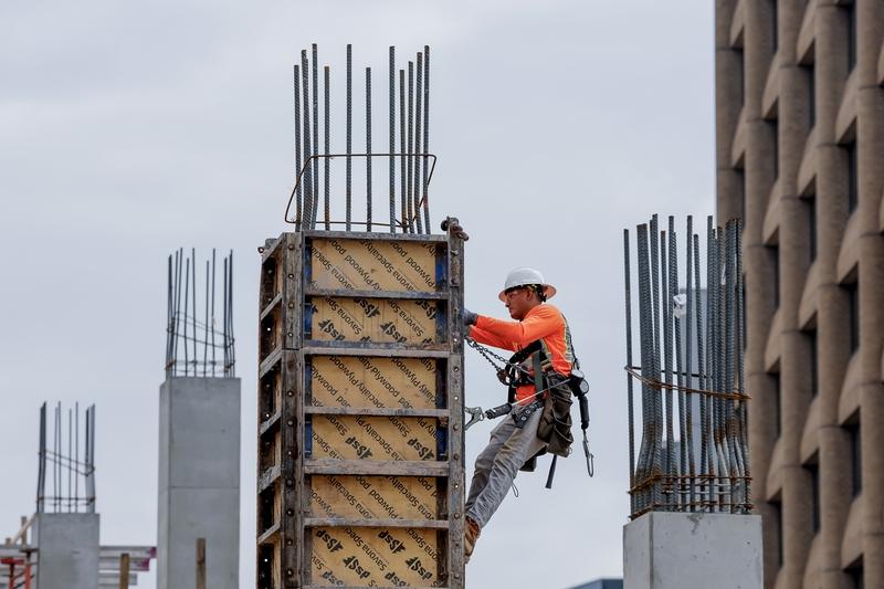 美国加快建设本土供应链影响不小。2026 年 1 月，美国政府向美国稀土公司注资