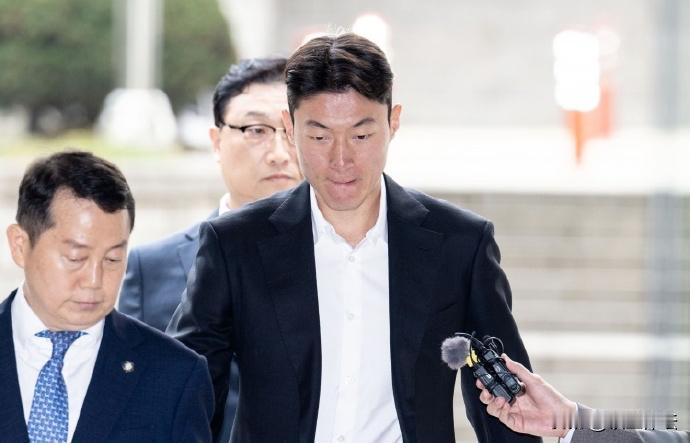 韩国足球明星黄义助这事，实在是太韩国了，呵呵。

今天，韩国国脚黄义助，因为非法