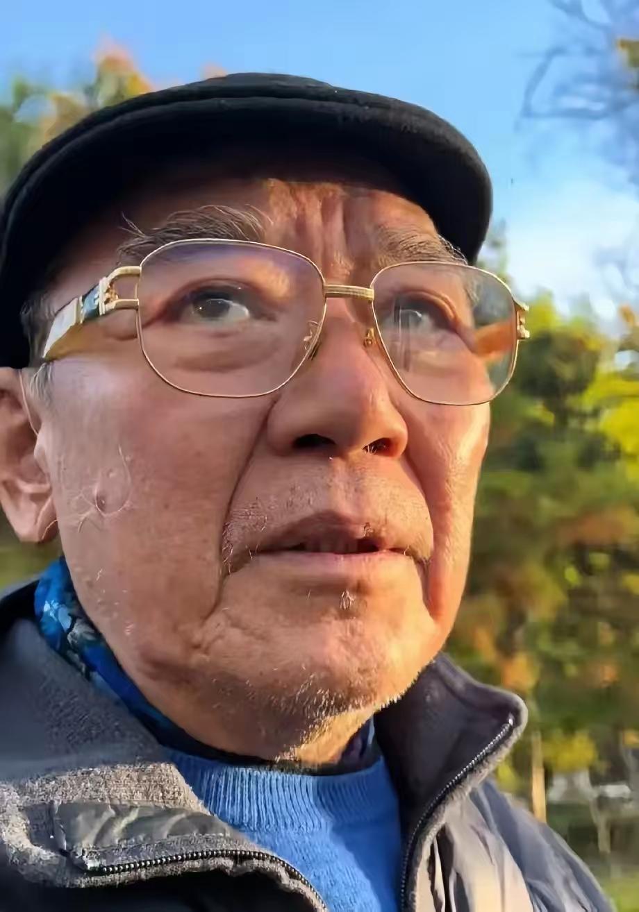 他以前的面相和现在的面相是不是柔和一点了，你仔细看