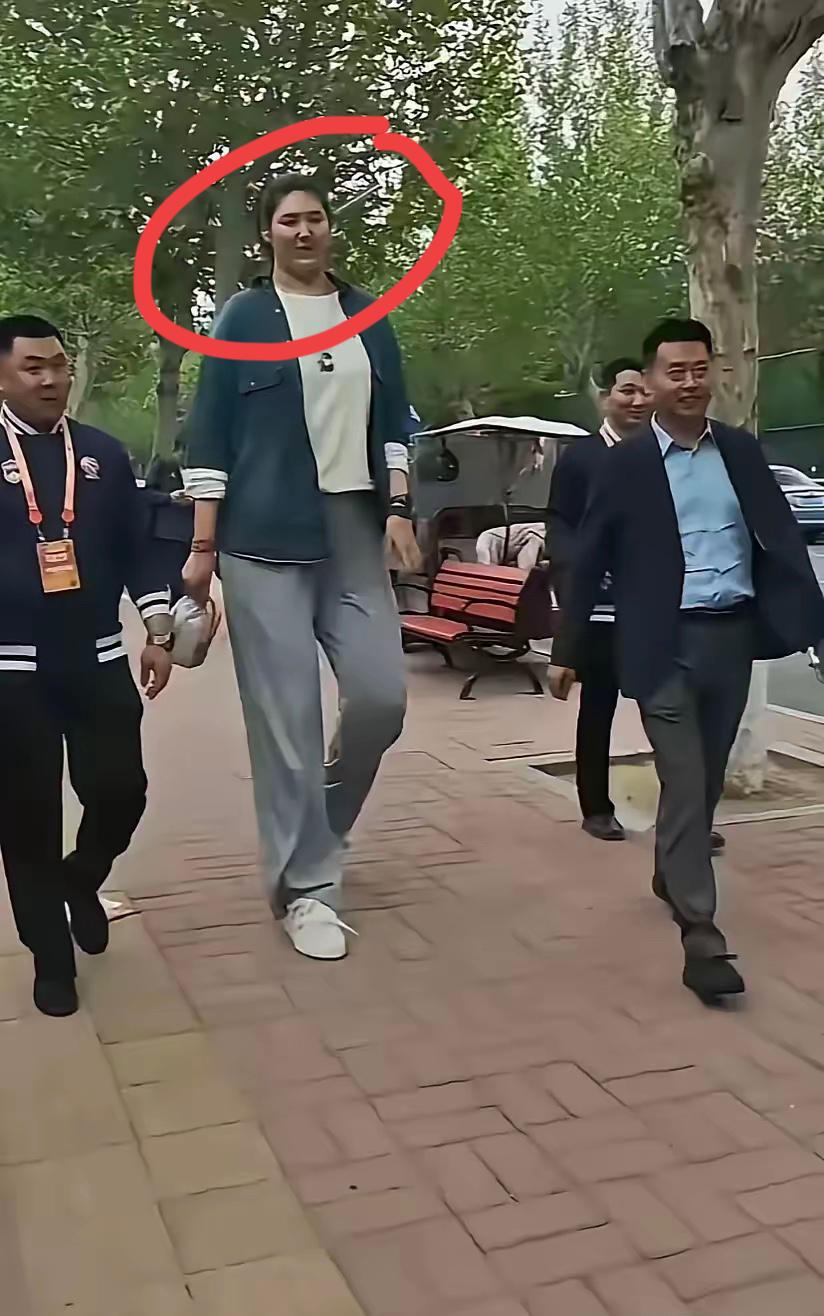 这是哪位大佬啊！身高这么高