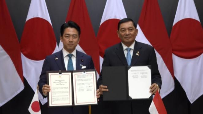 离谱到极致！ 在南海局势剑拔弩张的时候，一群日本人，竟穿着军装、扛着枪炮，大摇大