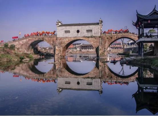 【人生有多长，路就有多长：人生有多深，路就有多宽】
        人生就像一场