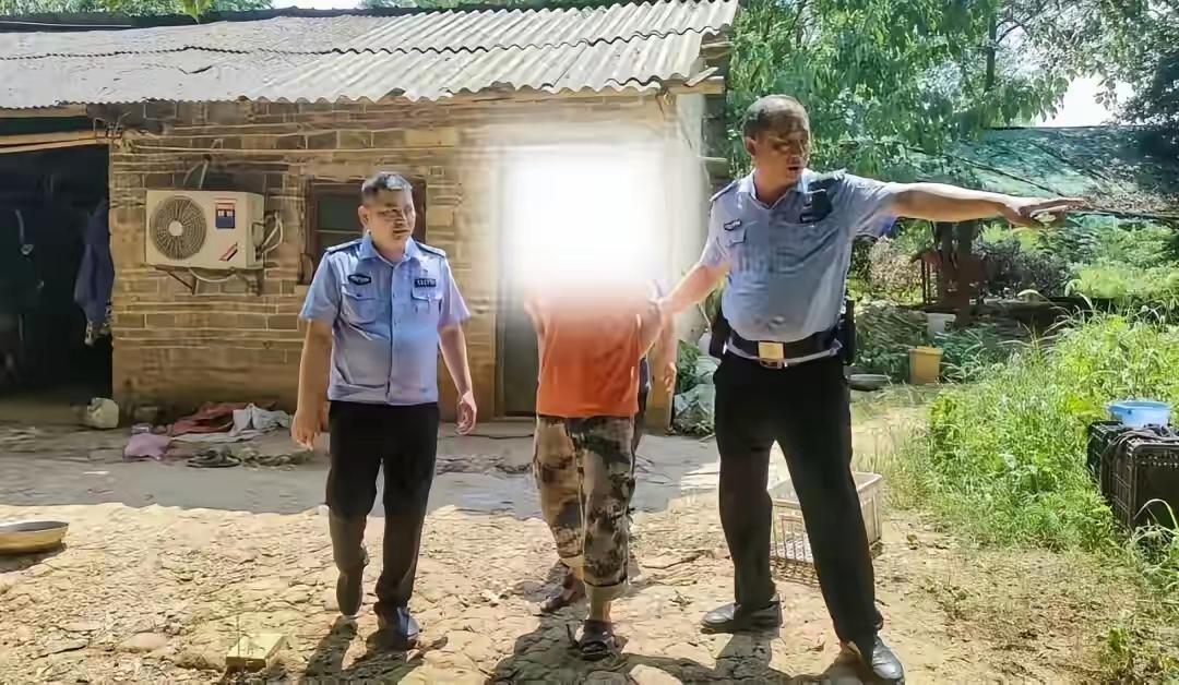 男子挪用公款潜逃，29岁出逃、58岁落网，落网时他说：我也想自首，就是迈不开这一