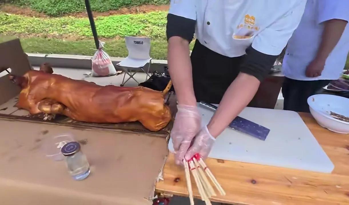 准备个大背包，下次准备参加马拉松，各种补给，连烤猪、榴莲、燕窝都有，看的都馋了！