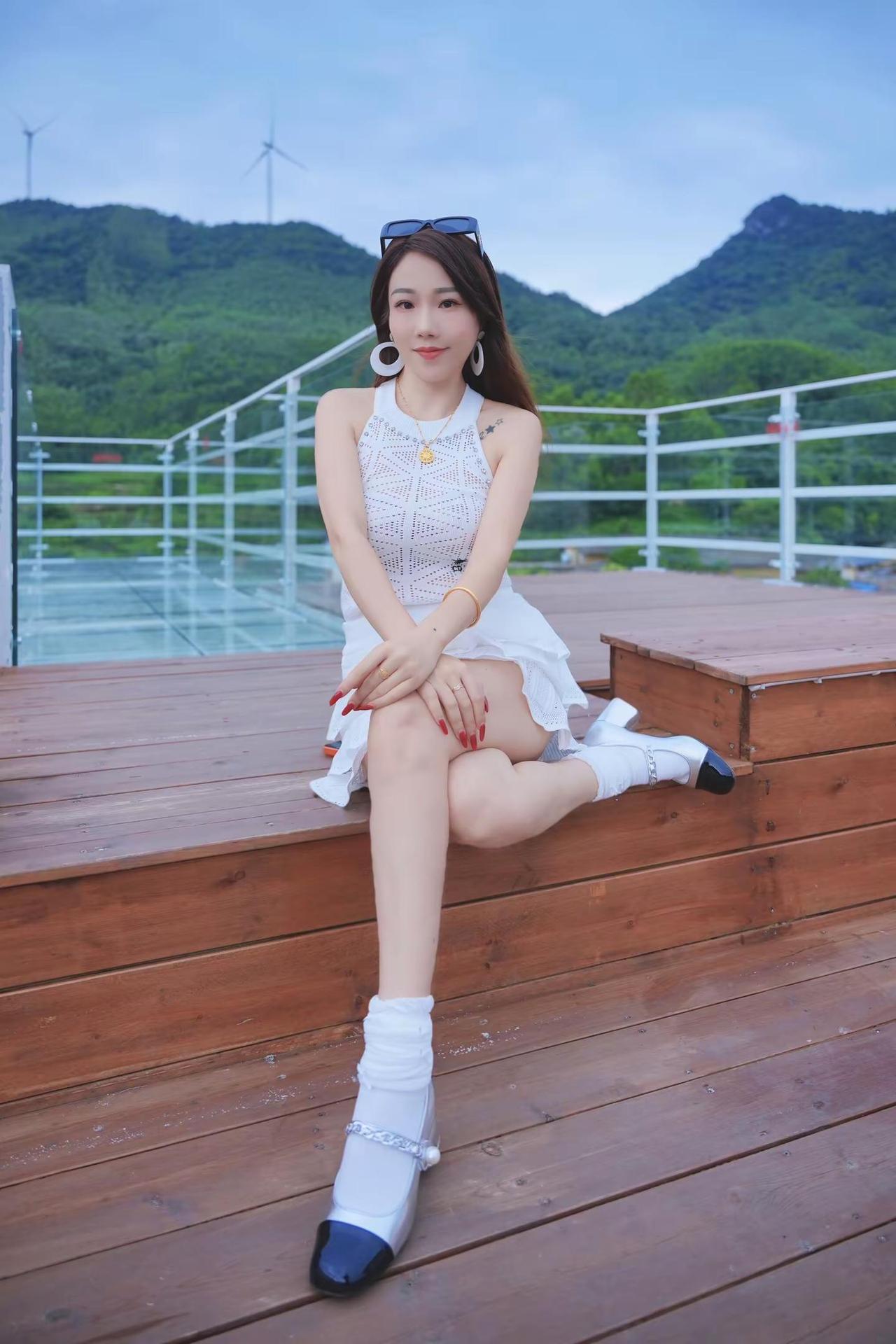 山上的山花开呀 我才到山上来