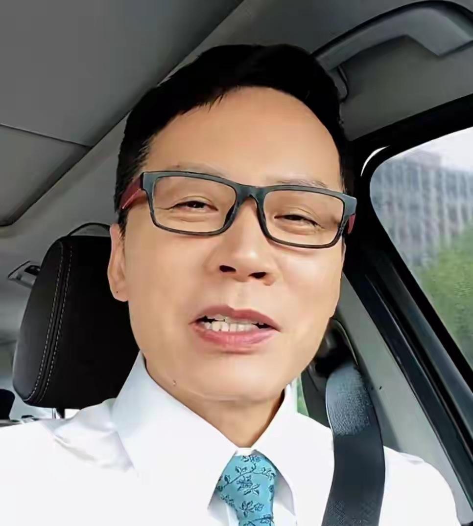 一个教大家防骗的人，竟然被骗了。
此人便是《今日说法》主持人李晓光，他花1000