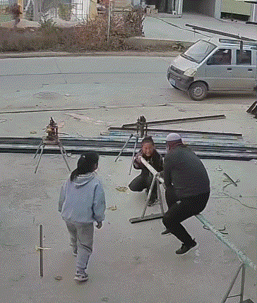 老贝比∶根本就不好玩！讨厌！