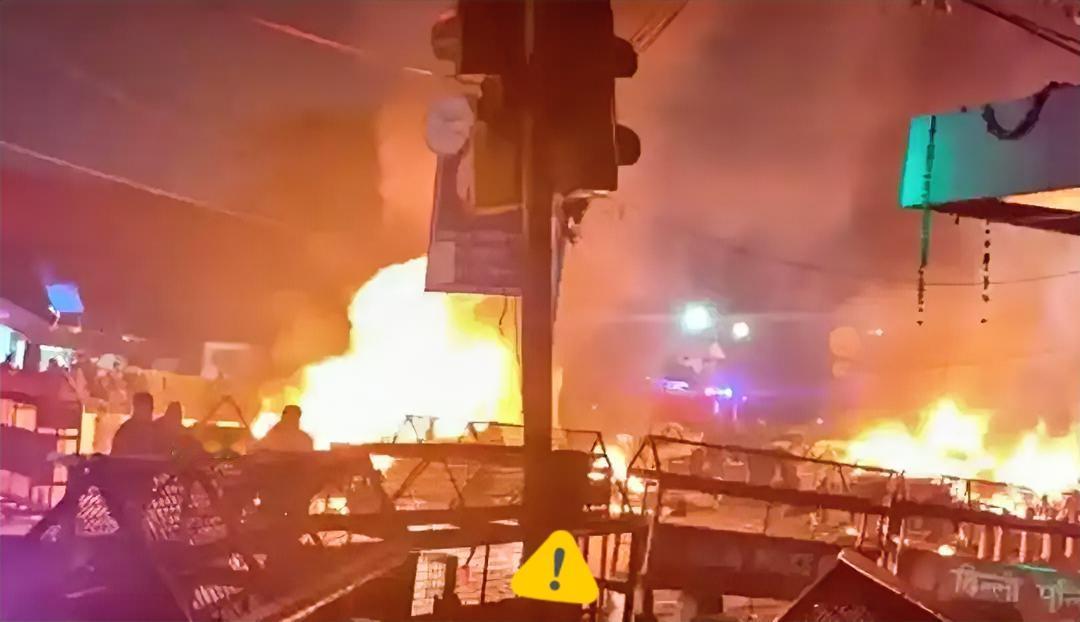 果不其然！
印度宣布了

当地时间11月10日晚上，印度首都新德里知名景点“红堡