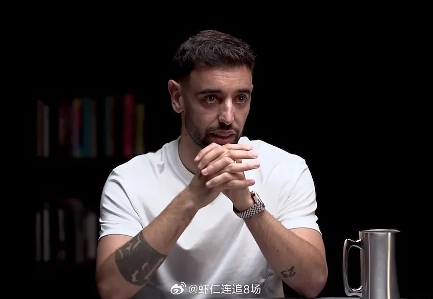 基恩在一档节目中严厉指责B费，称其为了冲击助攻纪录不顾球队整体利益。对此，B费在