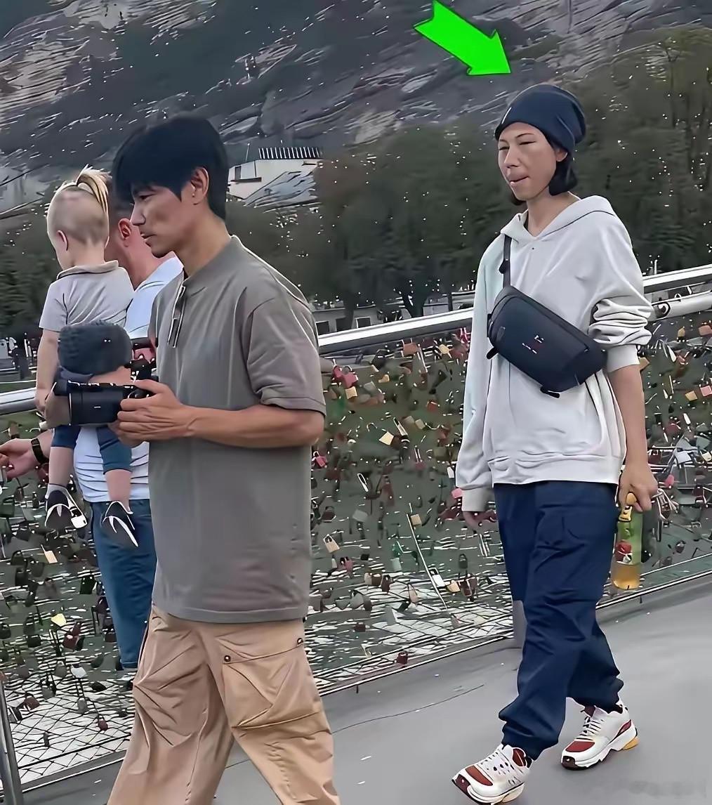 这是蔡少芬吗，都老成这样了？不看她老公都认不出来 