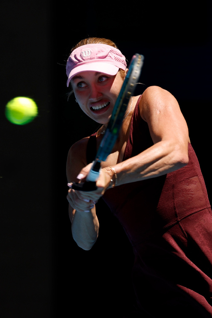 萨巴伦卡进澳网16强 澳网女单第三轮，萨巴伦卡对阵波塔波娃，她凭借关键分上的强大