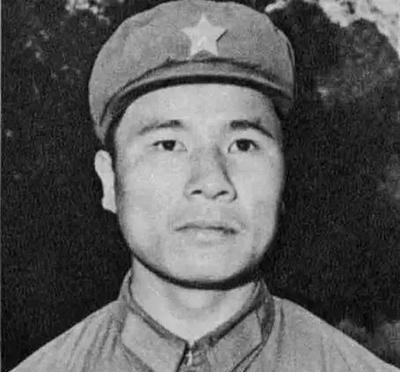 1979年，黄招强在掩护伤员撤退的时候，意外发现部队中竟然多了几张陌生的面孔，于