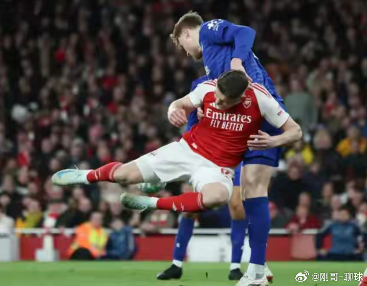 一战封神！阿森纳争冠路杀出金童道曼 16岁破英超纪录锁9分优势英超联赛阿森纳 北