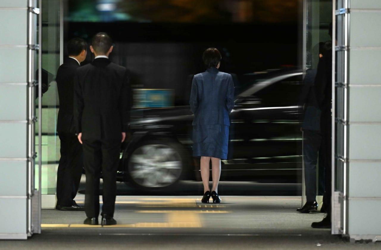 12月18日，日本首相办公室为到访的哈萨克斯坦总统托卡耶夫举行隆重欢迎仪式仪仗队